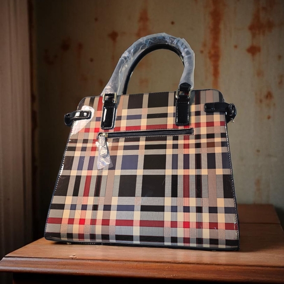 SALE!! Plaid Designer Handbag with Black Patent Accents NWOT FREE SHIPPING!! - Picture 2 of 8